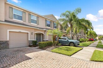 Building Photo - 3840 Silverlake Way