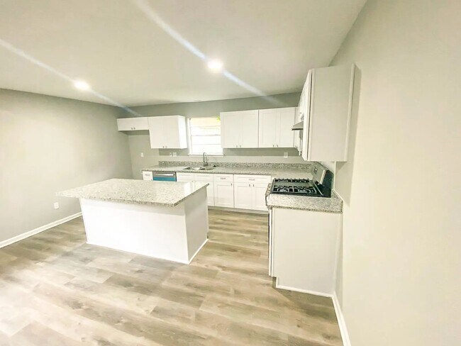 Foto del edificio - 305 Red Haven Dr