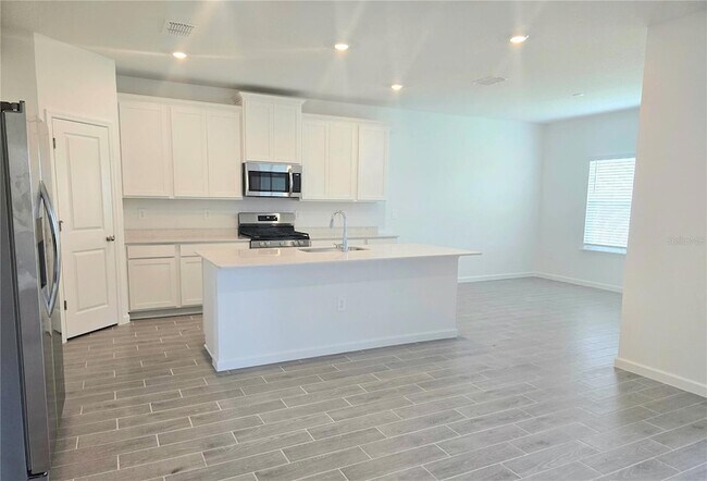 Building Photo - 13844 NW Convergence Blvd