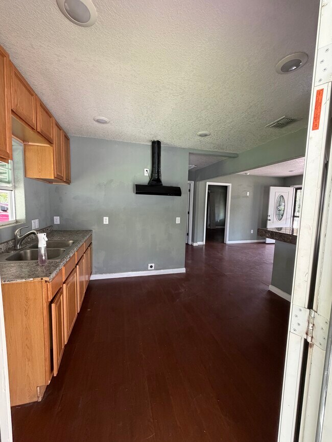 Kitchen - 441 Canton