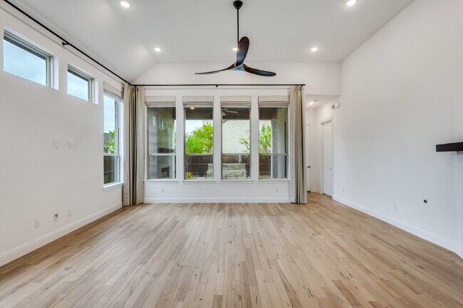 Foto del edificio - "Luxurious 4-Bed Retreat with Movie Room & Marble Elegance in Celina, TX!"