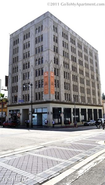 Building Photo - 7046 Hollywood Blvd