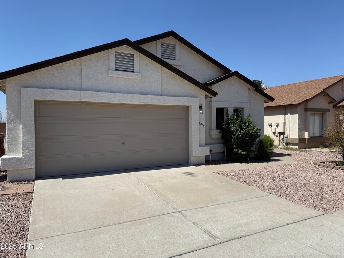 Primary Photo - 10807 W Ruth Ave