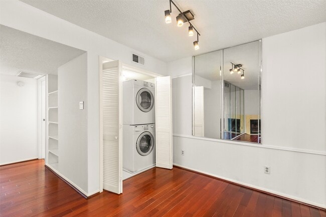 Foto del edificio - 12550 Whittington Dr