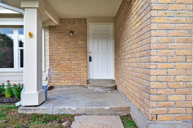 Foto del edificio - 1811 Foxlake Dr