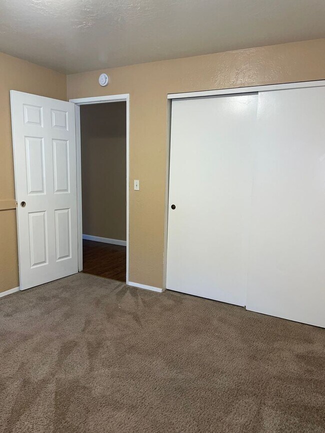 Building Photo - Ground level 1 bedroom apartment in Keizer