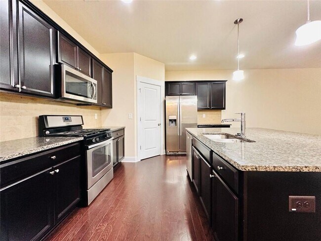 Building Photo - 2810 White Oak Ln