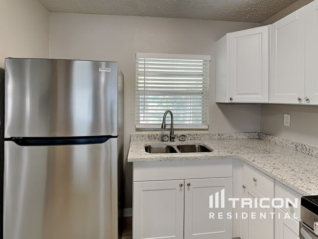 Foto del edificio - 10002 N 24th St