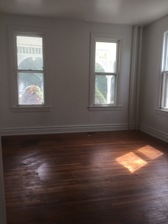 Foto del edificio - Coming Soon! Close to transportation, park...