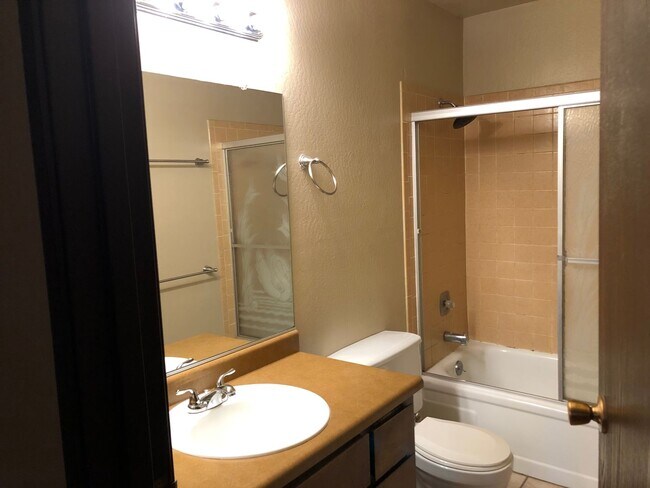 Foto del edificio - 1 Bedroom & 1  Bathroom Condo