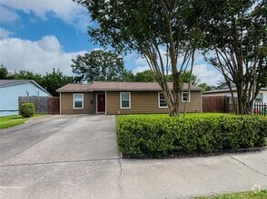Building Photo - 2413 Kingsdale Dr