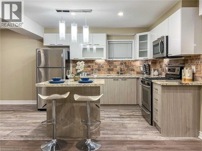 Building Photo - 196 Lena Crescent