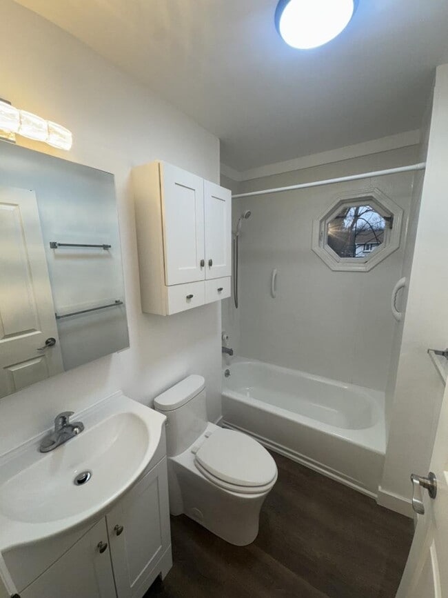 Building Photo - 100-102 S Lewis St