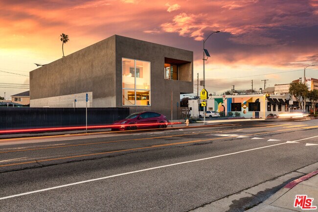 Building Photo - 1015 Abbot Kinney Blvd