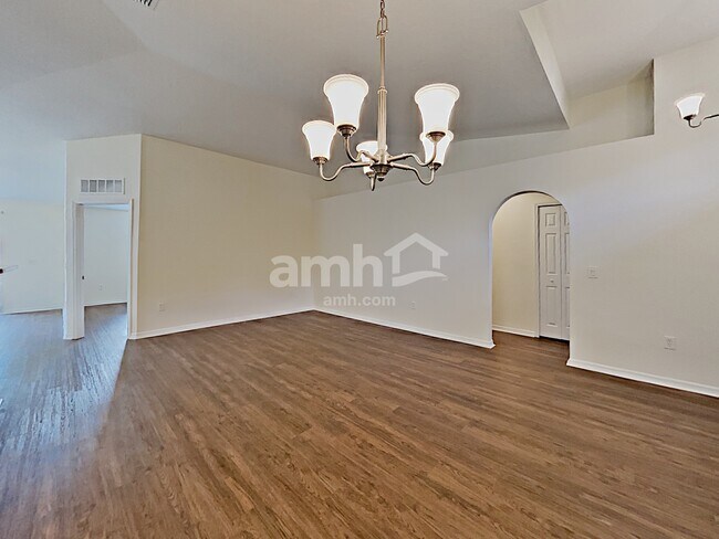 Building Photo - 113 King Arthur Ct