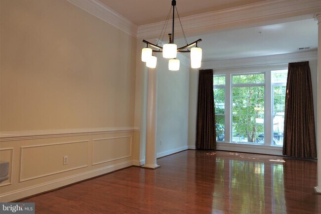 Foto del edificio - 1115 Crestfield Dr