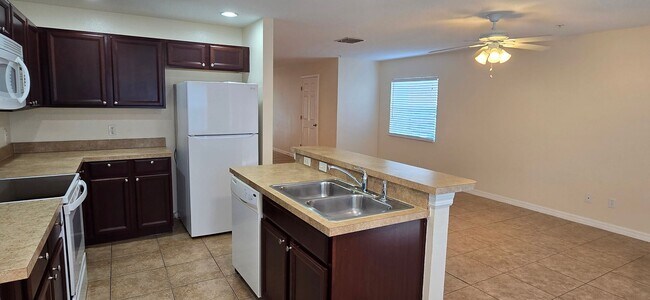 Foto del edificio - 3/2 One Car Garage Town Home in Meadow Woo...