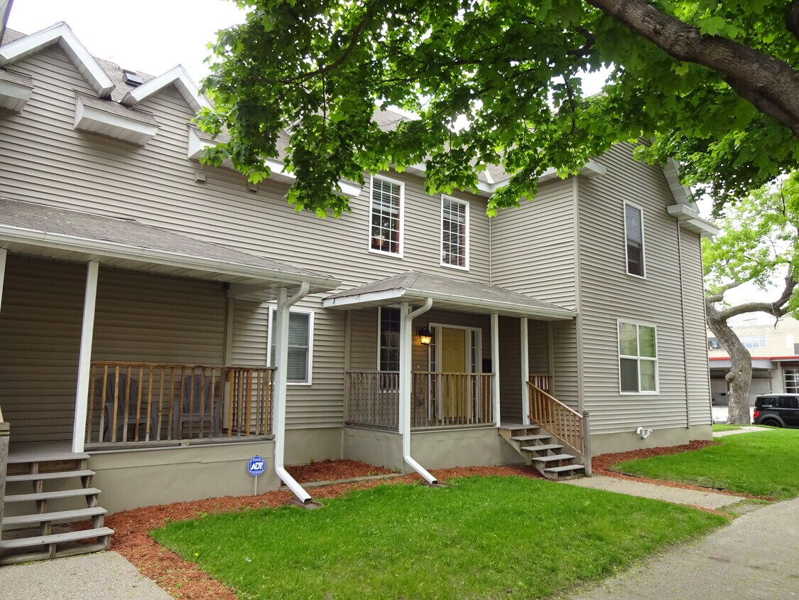 Primary Photo - 728 2nd Ave SE