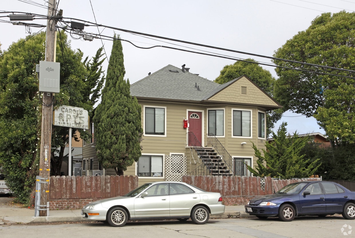 Primary Photo - Carol's Apts