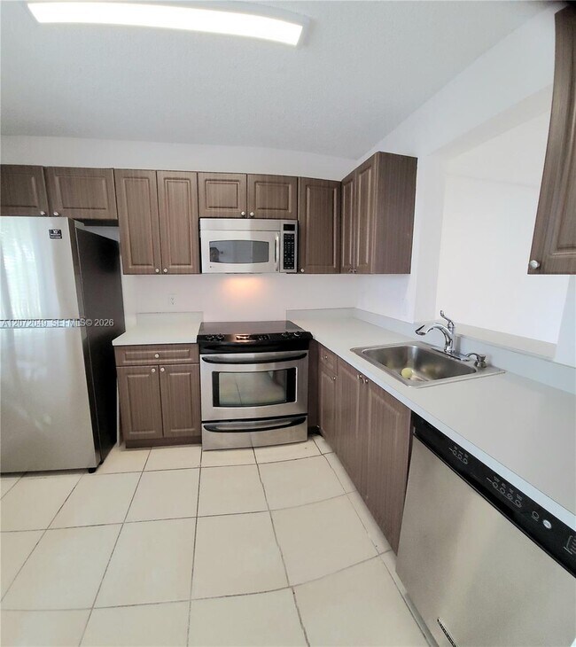 Foto del edificio - 8620 N Sherman Cir