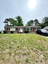 Building Photo - 1217 Lakeview Dr
