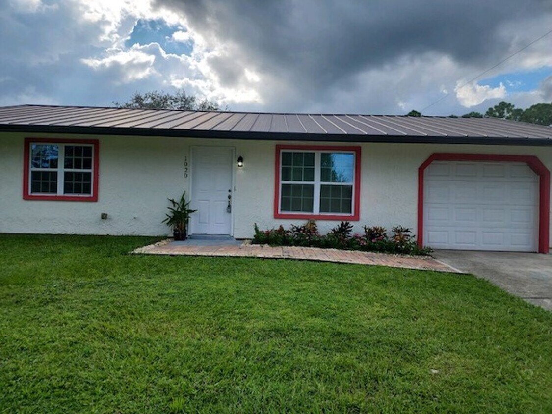 Primary Photo - 1020 Carrot Avenue, Palm Bay