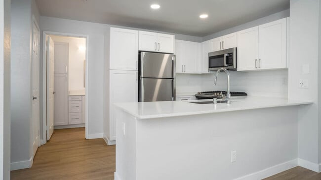 Kitchen with Stainless Steel Appliances - Vista Del Lago