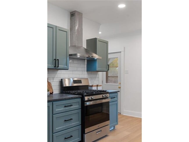 Building Photo - 3419 24th Ave S