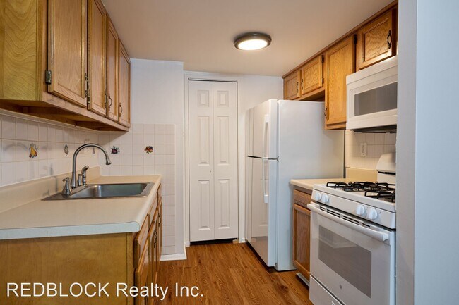 Foto del edificio - 2 br, 1.5 bath House - 3333 Comly Rd  Unit 42