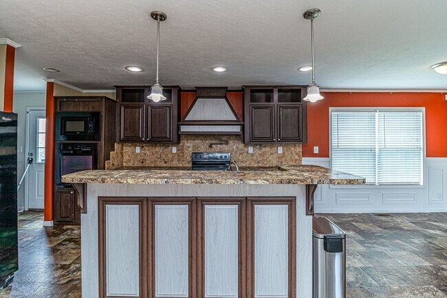Building Photo - WELCOME HOME! 3 BR | 2 BA Home in Pikevill...