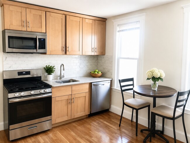 Building Photo - Gorgeous Fort Hill 4 Bed with 2 MONTHS FREE Available 9/1/26 (Read Description!)