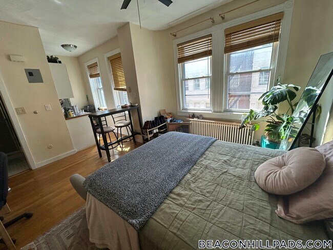 Building Photo - 108 Myrtle St