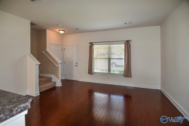 Building Photo - 412 Prom Dr SW