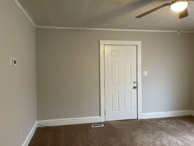 Building Photo - Modest and Cozy within GREAT LOCATION
