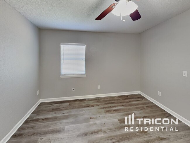 Building Photo - 803 8th Ave N