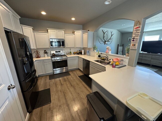 Building Photo - Modern 3-Bed, 3-Bath Townhome with Loft an...