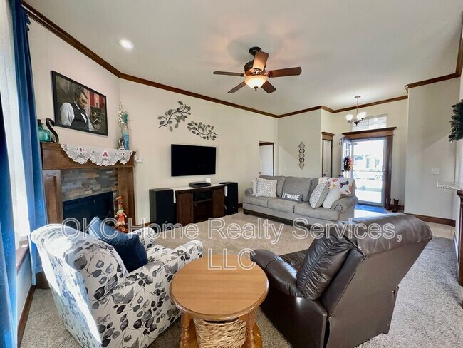 Building Photo - 1408 SE 6th St