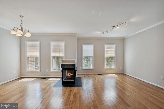 Foto del edificio - 2547 Sandbourne Ln