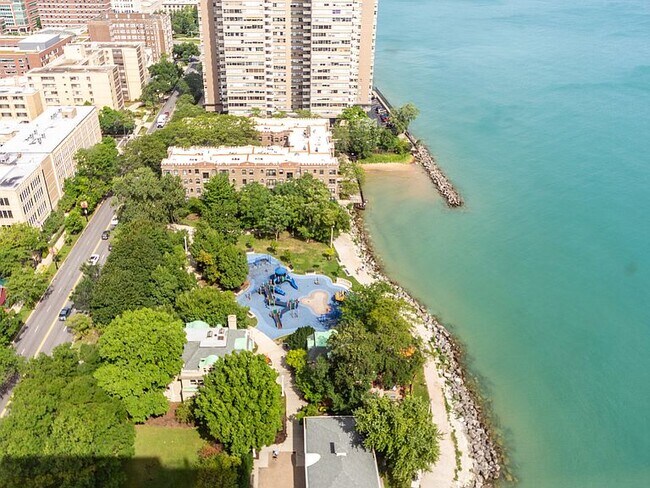 Foto del edificio - 6171 N Sheridan Rd