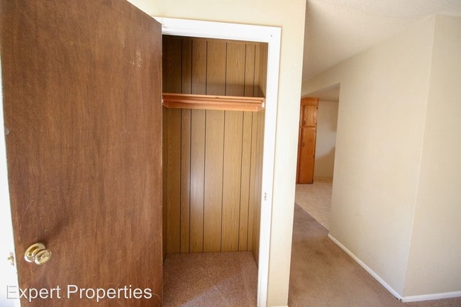 Building Photo - 3 br, 1 bath House - 1749 Crater Lake Ave