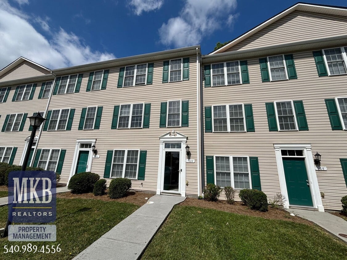Primary Photo - 160 Gretchen Court - Fantastic Townhome in...