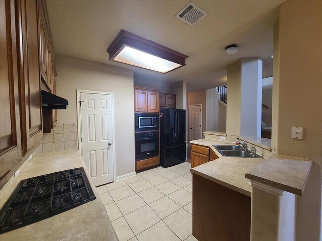 Building Photo - 10305 Yellowstone Dr