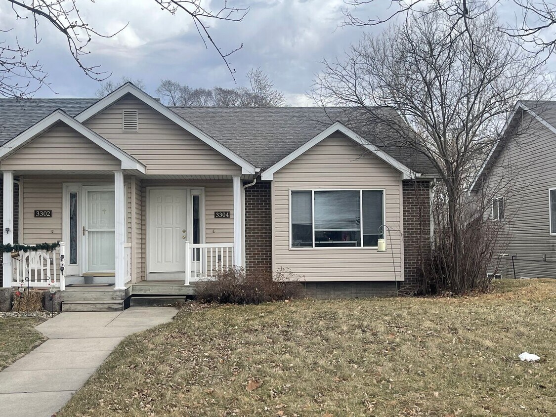 3304 Emerald Dr, Ames, IA 50010 House Rental in Ames, IA