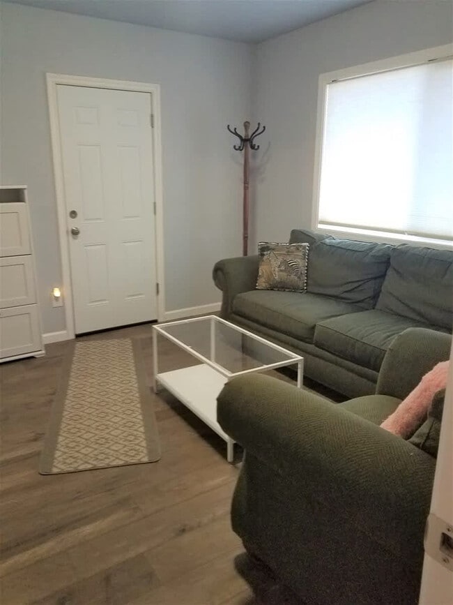 Building Photo - 2114 W 6th St