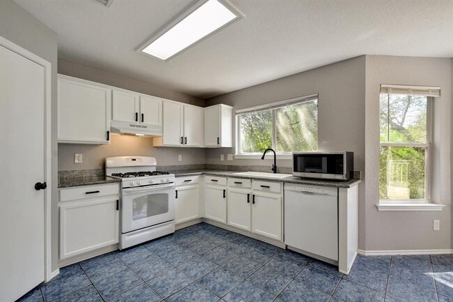 Building Photo - 4314 Knollbluff
