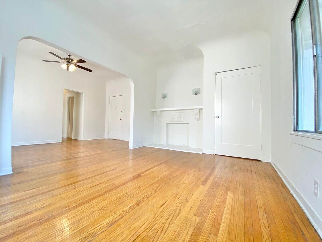 Primary Photo - 426 N Curson Ave
