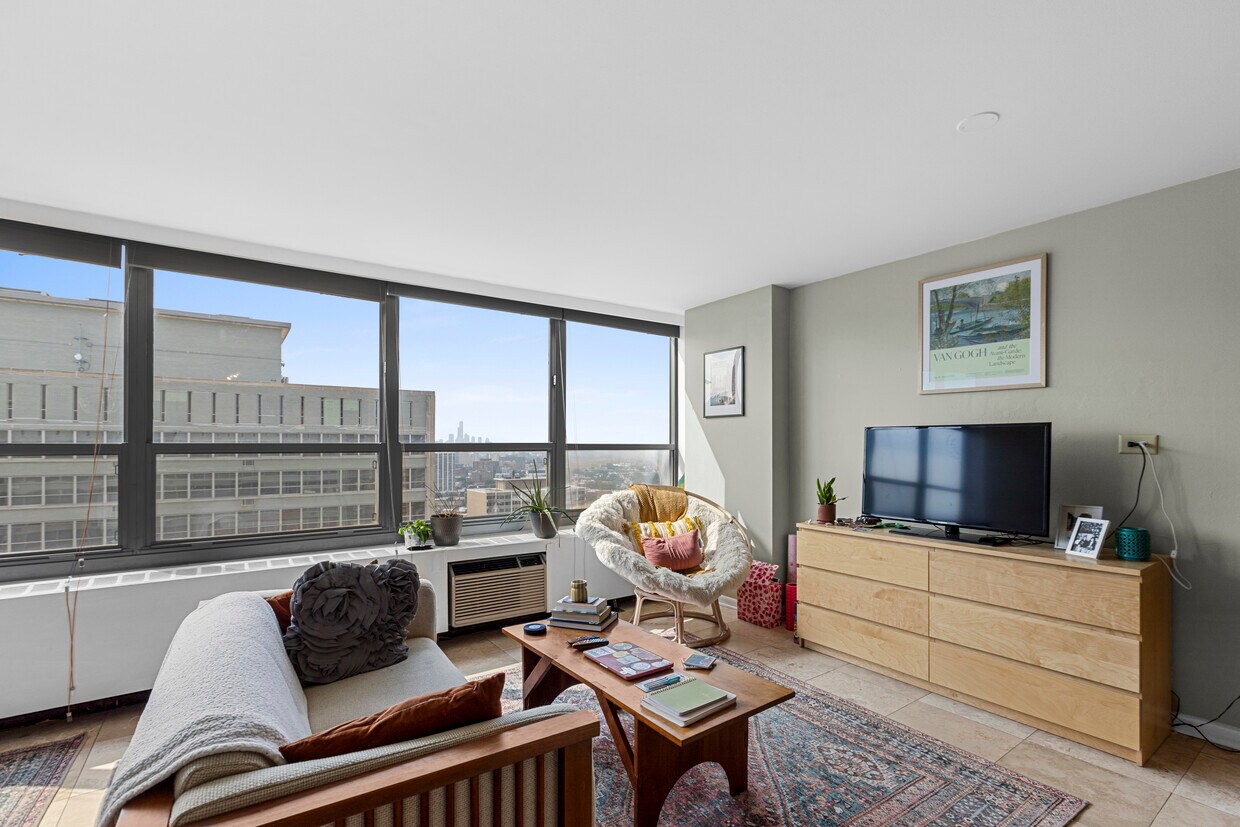 Foto principal - 3550 N Lake Shore Dr