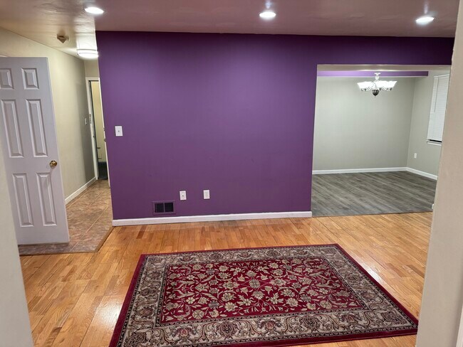 Building Photo - 99 Keystone Ct