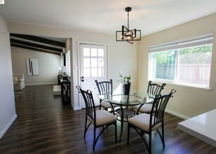 Building Photo - 1219 Marcus Ct