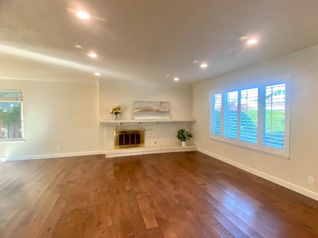 Building Photo - 852 Arcturus Cir